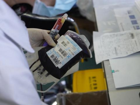 参加无偿献血活动 传递爱心正能量