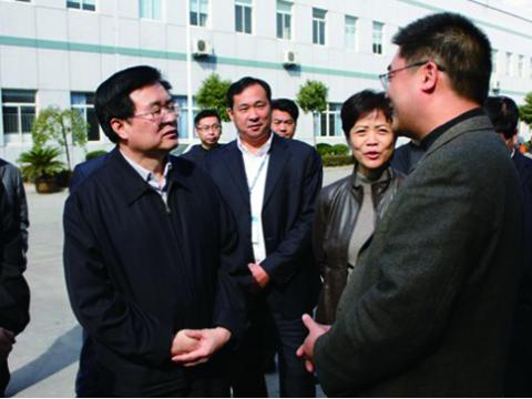 江苏省委副书记王国生来公司调查